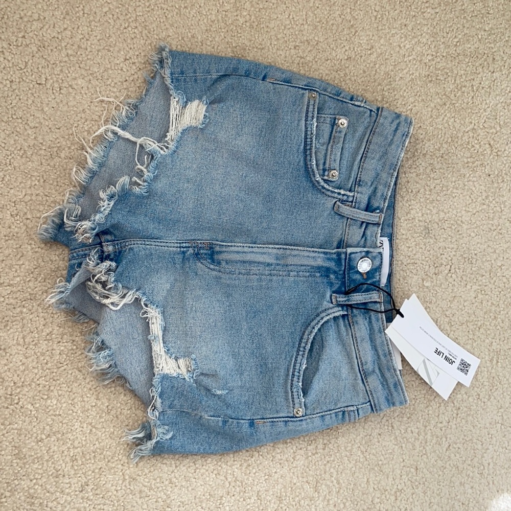 Zara Denim Shorts in US size 4 and EUR size 36